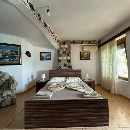 Mustafaraj Apartamento *