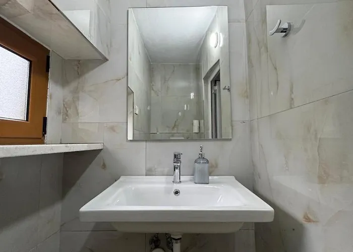 Mustafaraj דירה *